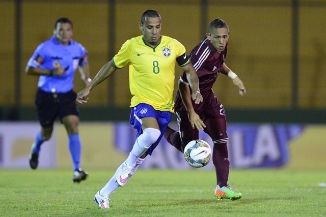 Lucas Evangelista foi o capitão da Seleção Brasileira na vitória por 2 a 0 sobre a Venezuela