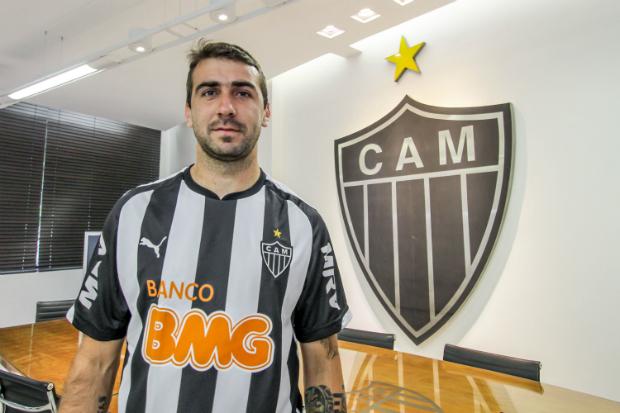Pratto vinha atuando como meia-atacante no Vélez, mas deve jogar como centroavante típico no Galo