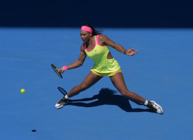 Serena Williams começou mal diante de Zvonareva, mas depois embalou e fez 2 sets a 0