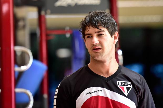 Alexandre Pato alega que não tem empresário na Europa e nega ter qualquer negociação no momento