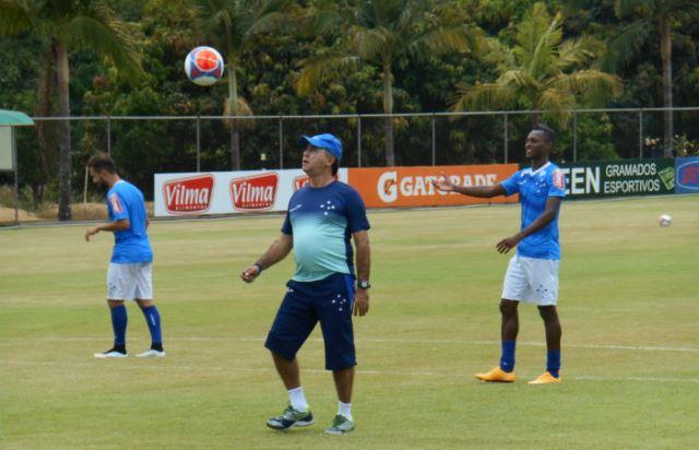 Com alguns reforços, menos De Arrascaeta e Riascos, Marcelo Oliveira relacionou 21 para enfrentar o Shakhtar