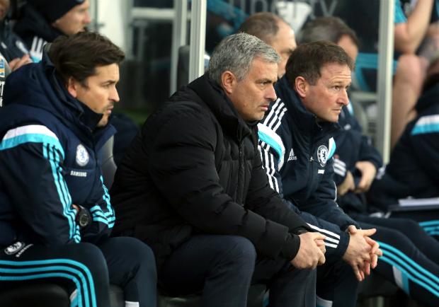 Envergonhado, o treinador do Chelsea pediu críticas da imprensa ao time