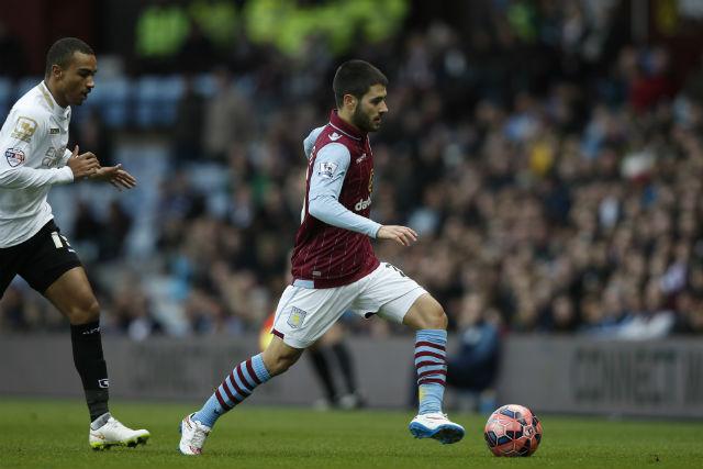 Autor do golaço que abriu o placar, meia Carles Gil contribuiu para a classificação do Aston Villa à 5ª rodada