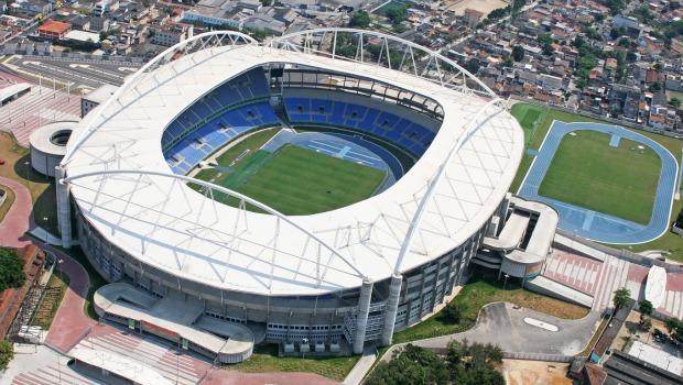 Diretores e torcedores do Botafogo desejam homenagear o ídolo Nilton Santos como nome do estádio
