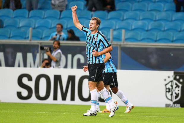 Lucas Coelho marcou o gol de empate do Grêmio