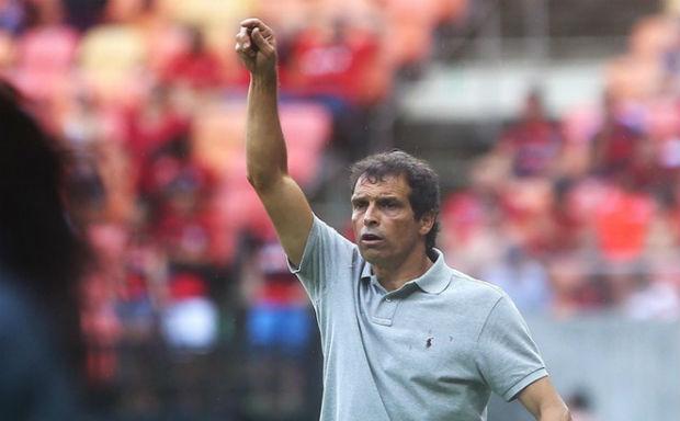 Milton Cruz assumiu a função de técnico interino com a internação de Muricy Ramalho
