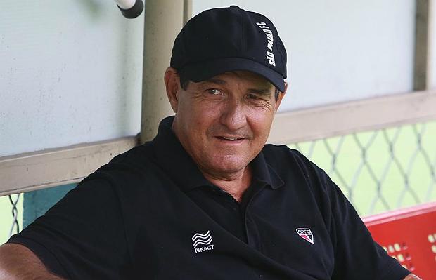 Muricy Ramalho teve crise de diverticulite e ficou internado por cinco dias