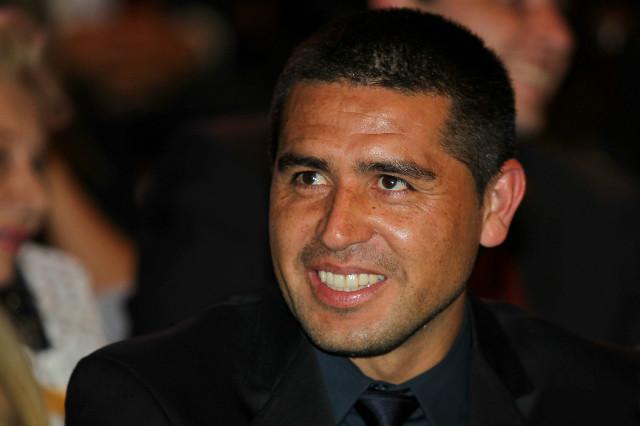 Com Riquelme prestes a abandonar os gramados, seu pai, Cacho, revela que gostaria de ve-lo como presidente do Boca