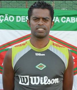 Fabrício Carvalho defende a Cabofriense