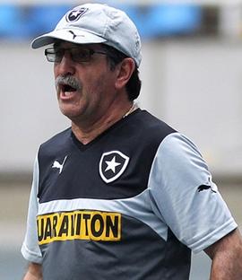 Renê Simões tenta reerguer Botafogo