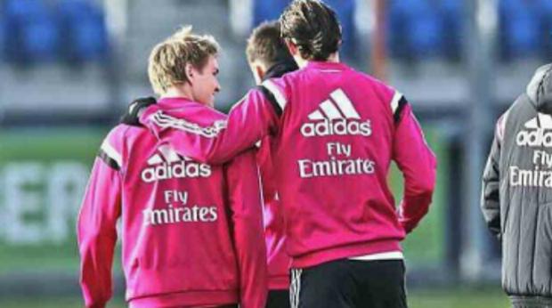 O jovem Ödegaard recebeu elogios de Bale após primeiro treinamento com a camisa do Real