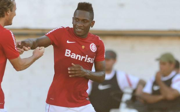 Próximo de acertar com o Cruzeiro, Willians treinou com o Inter nesta sexta e não deve atuar na estreia do Gauchão
