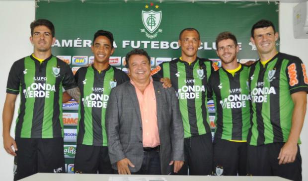 O América-MG apresentou um pacotão de cinco reforços para a disputa do Campeonato Mineiro