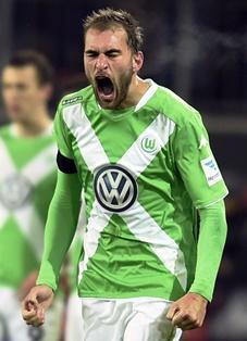 Dost fez dois dos quatro gols do Wolfsburg