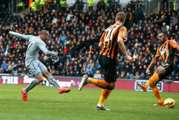 Newcastle venceu o Hull City por 3 a 0 e complicou situação dos adversários na zona de rebaixamento