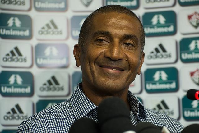 Técnico Cristóvão Borges comemora permanência do atacante Fred nas Laranjeiras