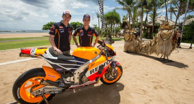 Integrantes da Honda se reuniram em Bali para apresentar ao público a moto do Mundial de 2015