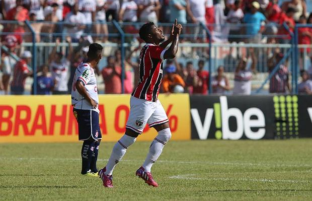 Michel Bastos chegou ao São Paulo na temporada passada