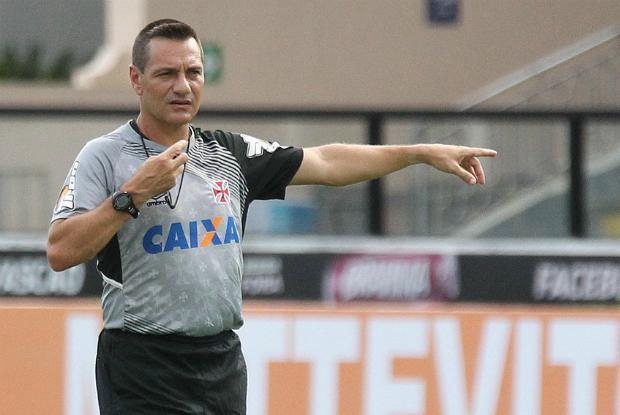 Treinador recém-chegado ao Vasco segue direcionamento de Eurico e monta Vasco agressivo