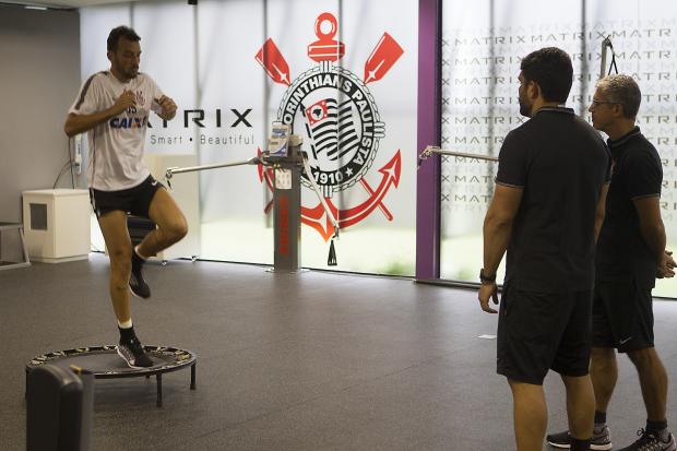 Edu Dracena deverá ficar à disposição de Tite no duelo com o Once Caldas (foto: Daniel Augusto Jr.)