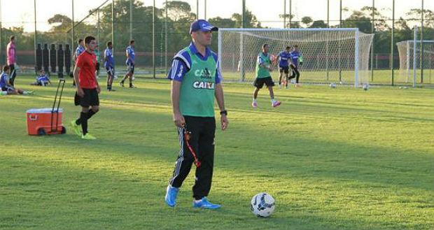 O técnico Eduardo Baptista considera o Sampaio Corrêa como o adversário mais difícil do grupo