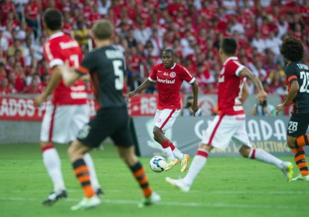 O volante Willians estava no Internacional. O atleta chega como o substituto de Lucas Silva