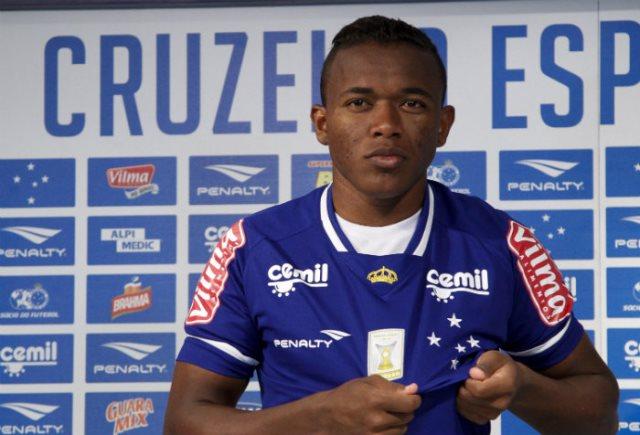 Pará, de apenas 19 anos, é a grande aposta da Raposa para a lateral esquerda em 2015