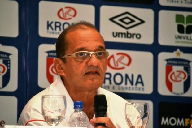 O técnico Fernando Ferretti não comanda mais a Krona Futsal, de Joinville