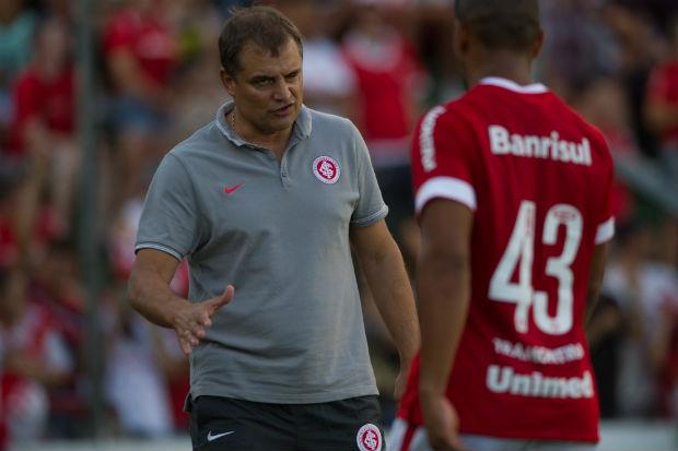 O técnico Diego Aguirre deve escalar um time misto para encarar o Novo Hamburgo