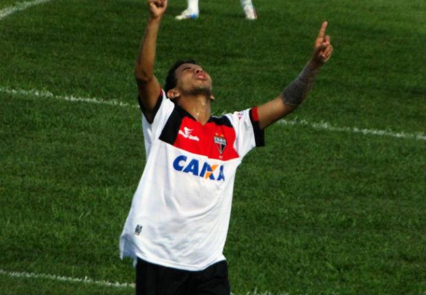 O atacante Rafinha admitiu que o Atlético-GO precisa de evolui em alguns aspectos (Foto: Fábio Marques)