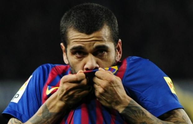 Bem com Luís Enrique, o lateral Daniel Alves pode trocar o Barça pelo Manchester United (Foto: Javier Soriano)