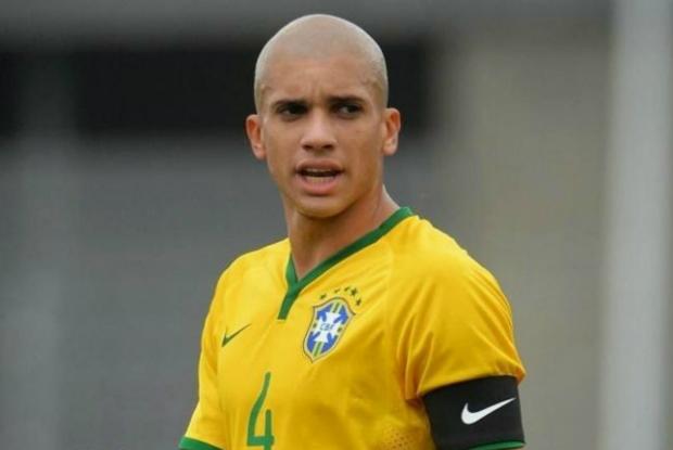 Com passagem pela Seleção Brasileira Sub-20, Dória chega ao São Paulo com prestígio para lutar por titularidade