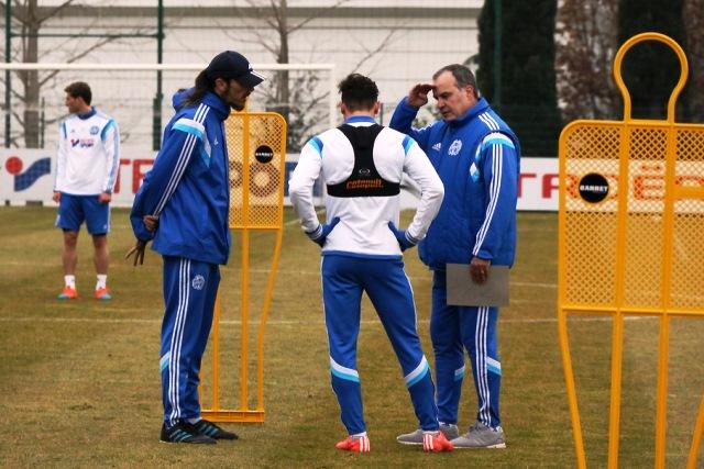 Olympique de Marselha, de Marcelo Bielsa, quer aproveitar a disputa entra os dois lideres para chegar mais perto da liderança