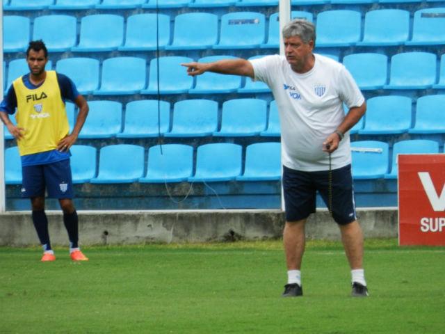 Geninho pede calma com relação à montagem do time e prevê dificuldades durante disputa do Estadual