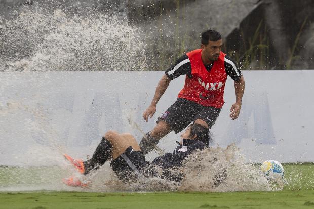 Edílson será titular do Corinthians pela primeira vez no Derby (foto: Daniel Augusto Jr.)
