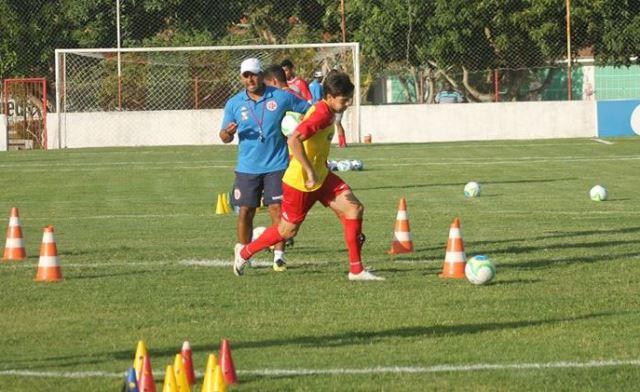 Menos de dois meses após sua contratação pelo América de Natal, Paulo Júnior deixou o clube nesta sexta-feira