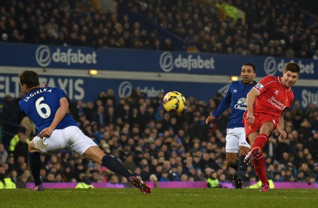 Gerrard não conseguiu ajudar o Liverpool a vencer o Everton no clássico da cidade