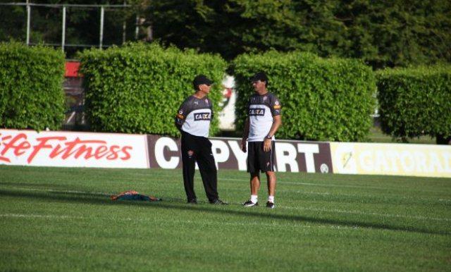 Drubscky (à esquerda) deve manter o mesmo time do empate com o Bahia de Feira, apenas sem Escudero, machucado