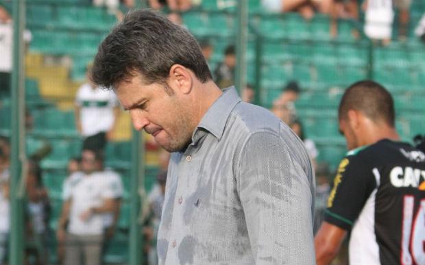 Técnico reconhece atuação ruim da equipe, mas crê em evolução