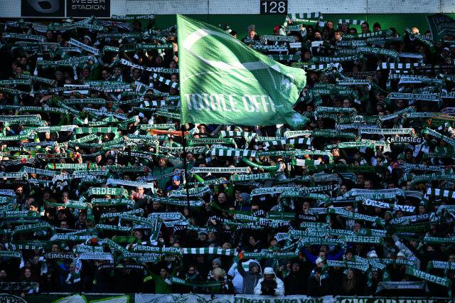 Torcida alviverde em Bremen fez a diferença em favor dos donos da casa, que agora estão em oitavo lugar