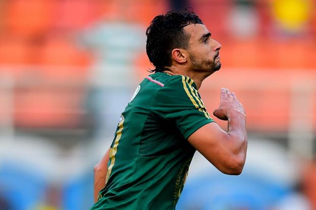 Vice-artilheiro do último Brasileirão, Henrique deve chegar à Raposa para disputar titularidade