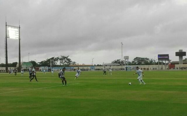 O Paysandu até saiu na frente no jogo contra o Santos-AP, mas acabou ficando no empate (Foto: Vitor Castelo)