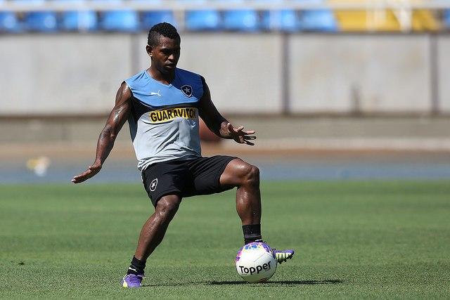 Depois de uma semana fora dos gramados por causa de lesão, Jobson retornou em jogo-treino nesta segunda