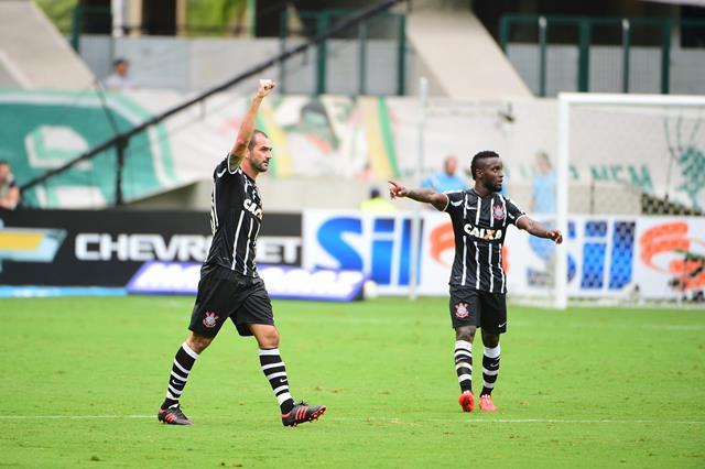 O técnico Tite admitiu que Danilo e Luciano disputam a vaga de Guerrero, que está suspenso, contra o Once Caldas