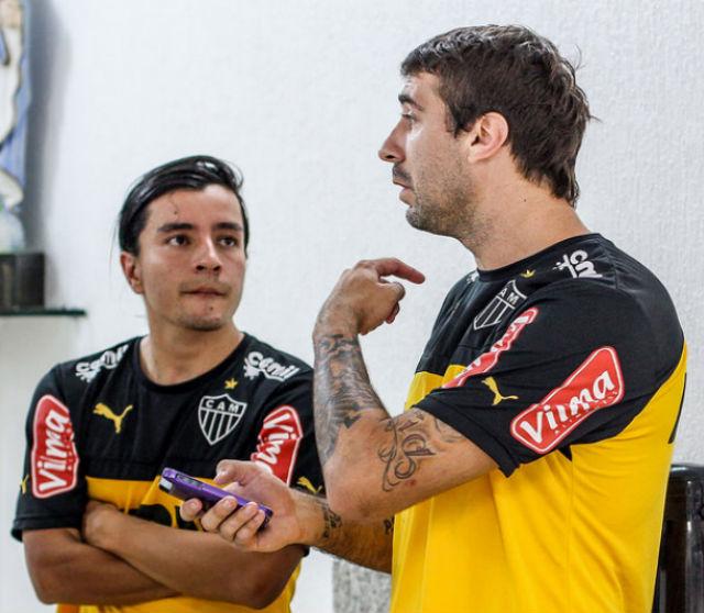 Mais ambientado ao Galo, Pratto ajuda Cárdenas a se adaptar ao idioma e ao clima do clube atleticano