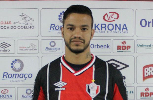 O volante Geandro foi apresentenado pelo Joinville no início de janeiro