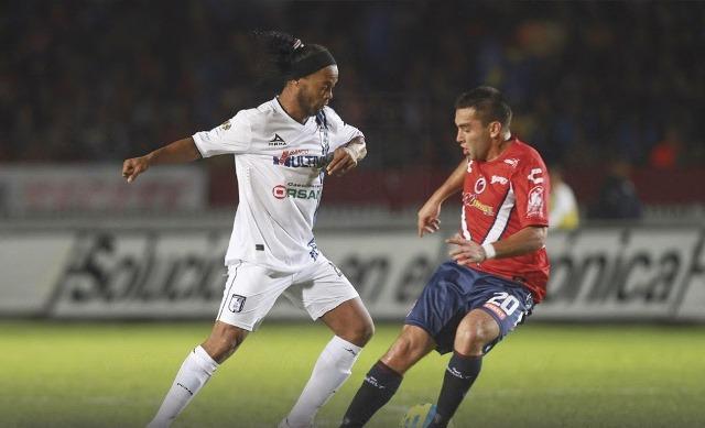 Atualmente no Querétaro, Ronaldinho Gaúcho está sendo sondado, mais uma vez, pelo Kabuscorp