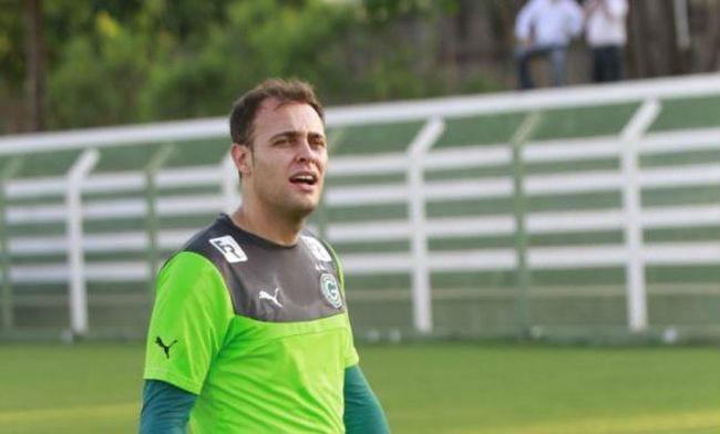 Assim como a torcida, goleiro apóia volta do