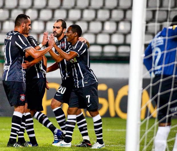 A comemoração pela vaga na fase de grupos precisou esperar o avião chegar em solo