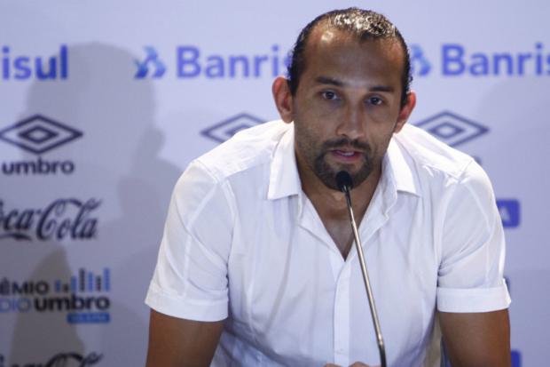 Pouco depois de sair do Grêmio, Hernán Barcos acaba trocando de destino em sua transferência ao futebol chinês